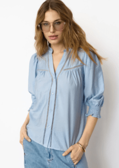 Lyseblå Callum Lace Puff Bluse Fra Co Couture