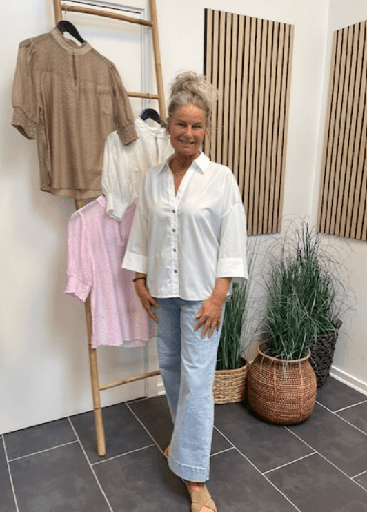 Continue Augusta Bluse Hvid Med Små Knapper - Billede 3