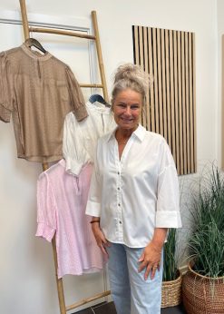 Continue Augusta Bluse Hvid Med Små Knapper