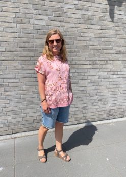 Alternative view of Marta Jessalyn Top Rosa Print