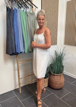 Marta Carmen Kjole Beige