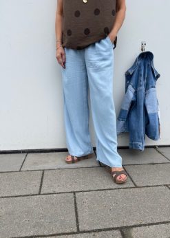 Marta Marilyn Buks Lyseblå