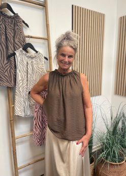 Marta LucinaTop Ensfarvet Brown