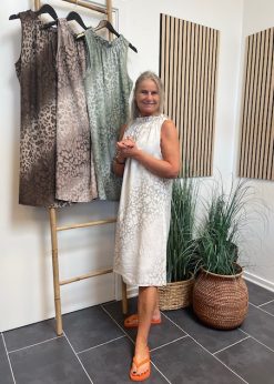 Marta Luppa Kjole Leo Beige